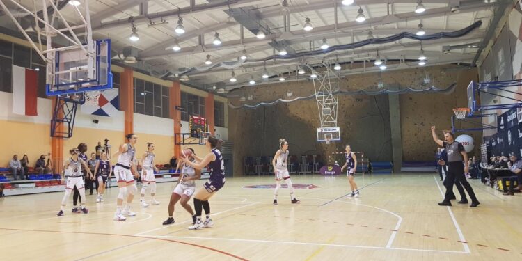 Trójki wpadały gdańszczankom, ale gorzowianki w ostatniej kwarcie zrobiły swoje