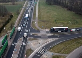 Jak działają światła przy S3? [FILM z drona]