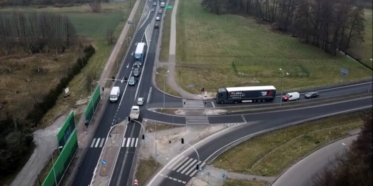 Jak działają światła przy S3? [FILM z drona]