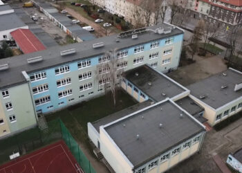 Szkoła Podstawowa nr 10 [FILM  z drona]