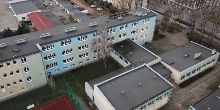 Szkoła Podstawowa nr 10 [FILM  z drona]
