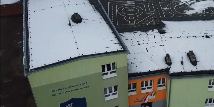 Szkoła Podstawowa nr 4 [FILM z drona]