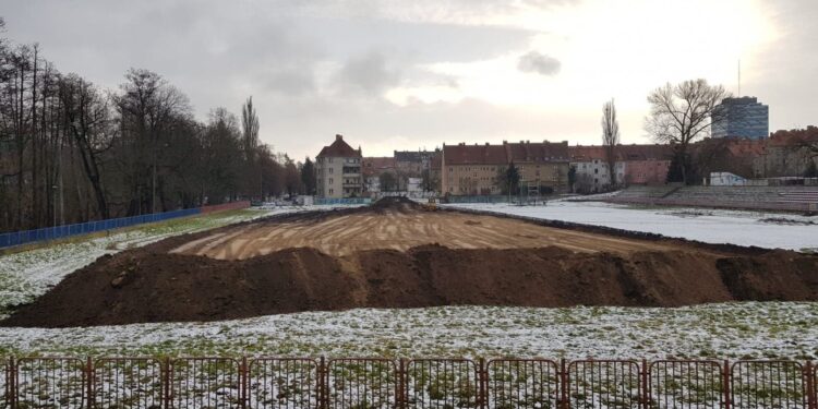 Ruszyła przebudowa stadionu