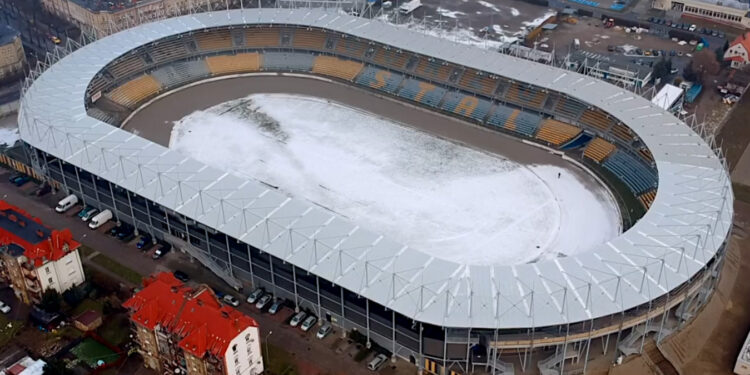 Stadion czeka na żużlowców [FILM z drona]