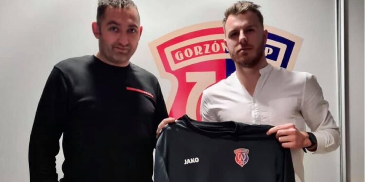 Warta ma nowego bramkarza, odchodzi środkowy pomocnik