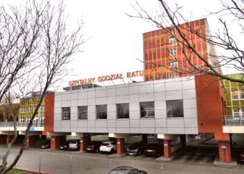 Połowa kadry medycznej zdecydowała się na szczepienie