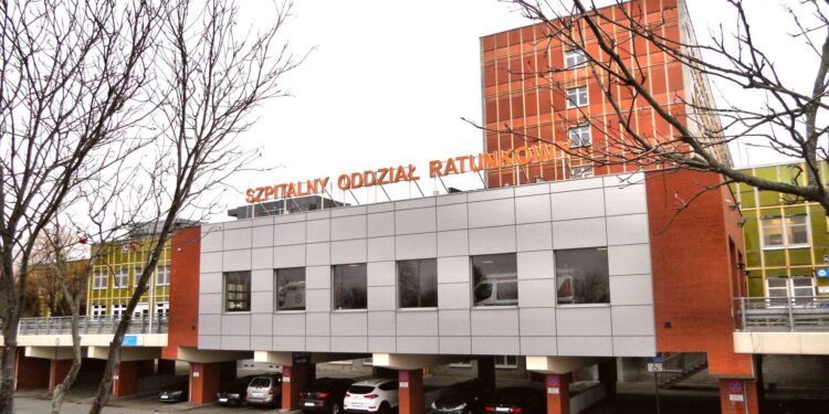 Połowa kadry medycznej zdecydowała się na szczepienie
