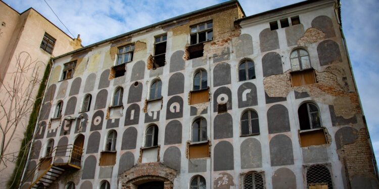 Niszczejąca perełka przy Obotryckiej [ZDJĘCIA]