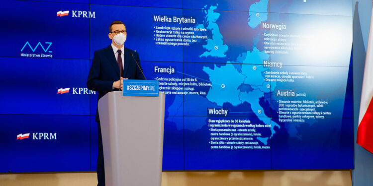 Od 12 lutego otwarte hotele, kina i teatry. Restauracje i siłownie nadal zamknięte