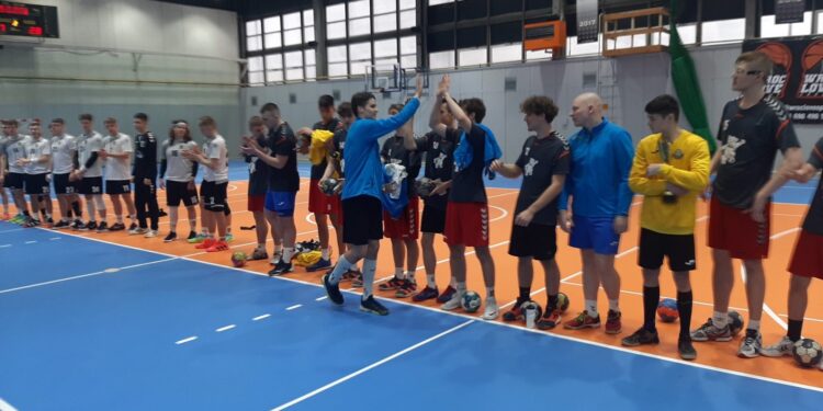 „Misie” z awansem, Zew się pożegnał