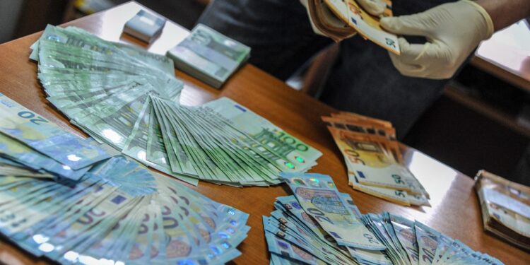 Akt oskarżenia ws. grupy przestępczej oszukującej firmy transportowe