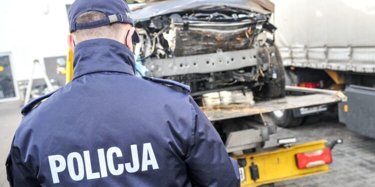 Wpadł do Warty uciekając kradzionym autem przed policją
