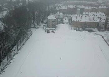 Stadion lekkoatletyczny [FILM z drona]