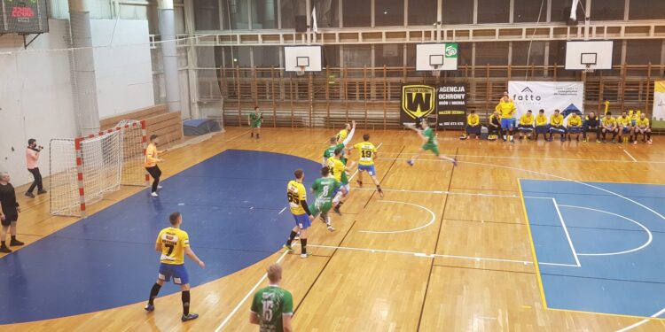 Derby dla Stali, ale AZS się postawił