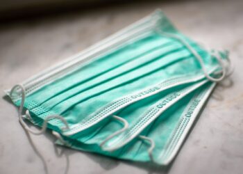 Od dziś nakaz zasłaniania ust i nosa przy pomocy maseczki