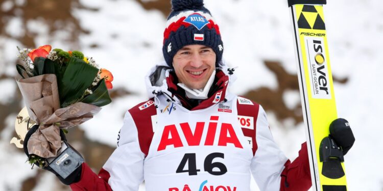 Stoch drugi w Rasnovie, wygrał Ryoyu Kobayashi