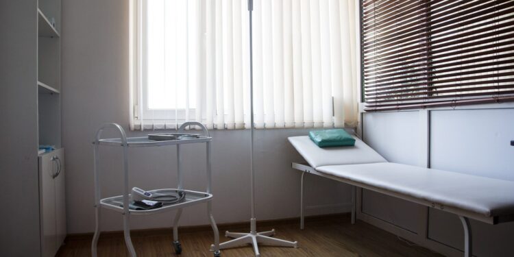 Szpital oferuje pomoc psychologiczną dla osób po COVID-19