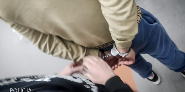 Nie zapłacił za tankowanie i uciekł. Policja go zatrzymała