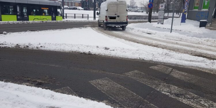 Trudne warunki na drogach. Uważajcie