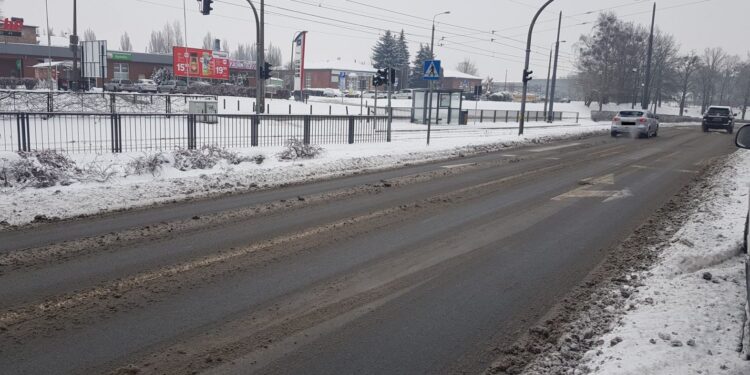 Trudne warunki na drogach. Uważajcie