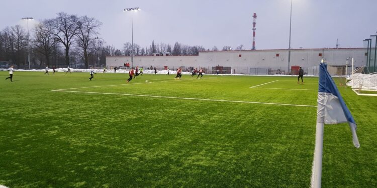 Sparingowe derby dla Warty