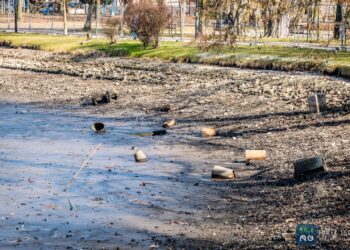 Staw jak śmietnik [ZDJĘCIA]