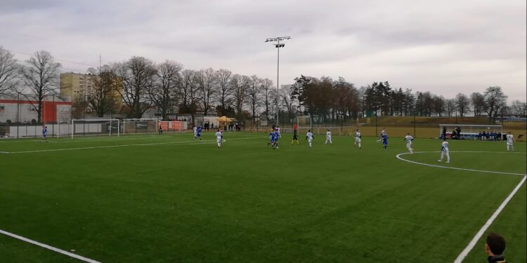 Juniorzy Stilonu i Celulozy dalecy od punktów na inaugurację