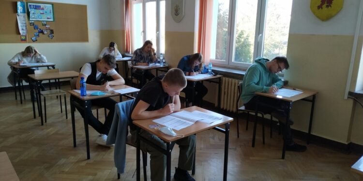 Maturzyści i ich spotkanie z Mickiewiczem i Żeromskim