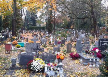 Wjazd na cmentarz do czwartku