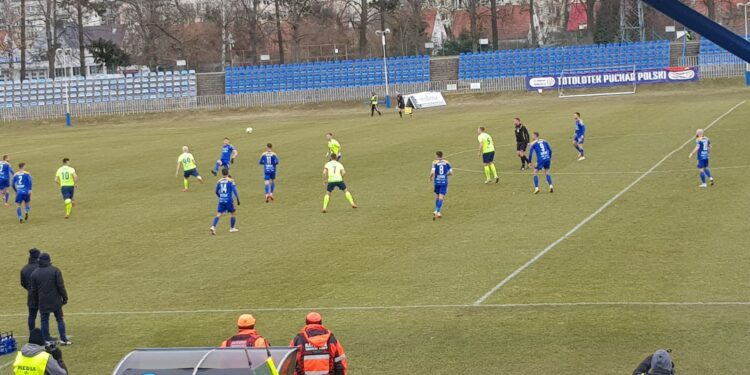 Było tak blisko: Warta przegrała z Ruchem w doliczonym czasie!