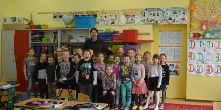 Dzieci z SP nr 13 śpiewają po irlandzku