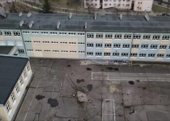 Szkoła Podstawowa nr 6 [FILM z drona]