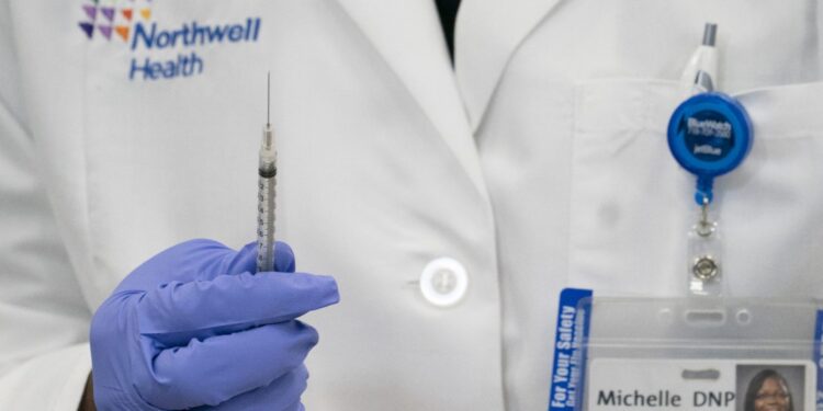 W USA ruszył proces szczepień przeciw koronawirusowi