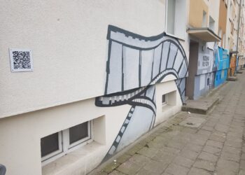 Kody QR na elewacjach budynków