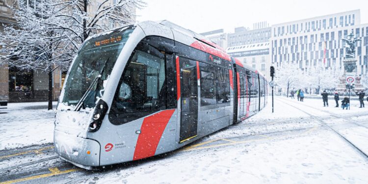 IMGW wydało ostrzeżenia przed opadami śniegu i oblodzeniem