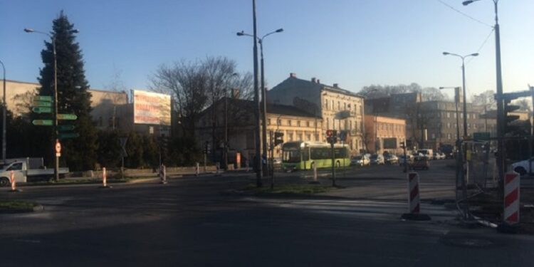 Przebudowa skrzyżowania w dwóch etapach