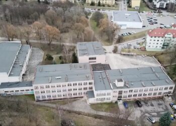 Szkoła Podstawowa nr 21 [FILM z drona]