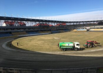 Mróz zatrzymał żużlowców