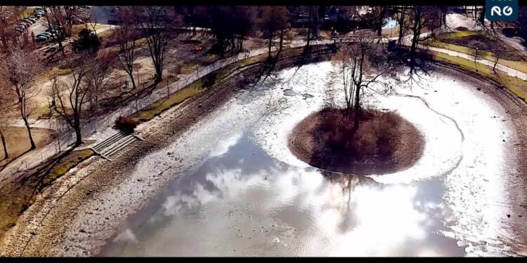 Pusty staw w parku Wiosny Ludów [FILM z drona]
