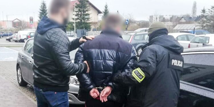 Poszukiwany 14 listami gończymi w rękach policji