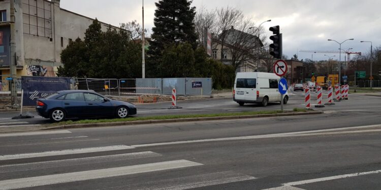 Zaczęło się… Zmiany na głównym skrzyżowaniu w centrum