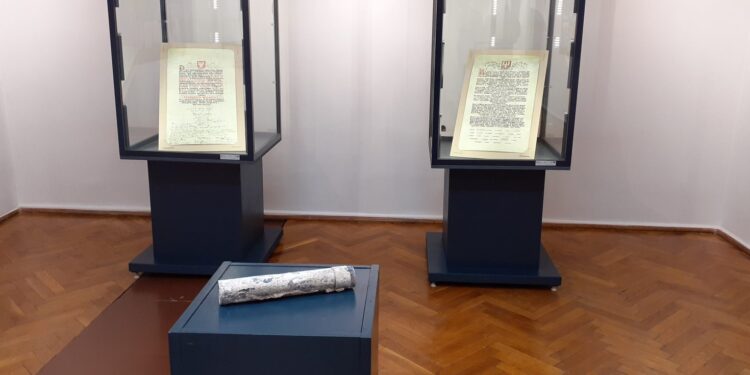 Dwa dokumenty na wystawie w muzeum