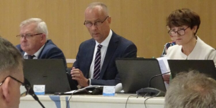 Jabłoński nie zapłacił hospicjum. Nie wykonał wyroku sądu