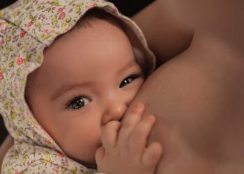 Mleko zaszczepionych matek chroni noworodki przed COVID-19