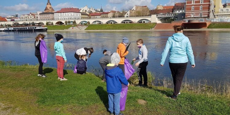 Sobotnie sprzątanie brzegów Warty