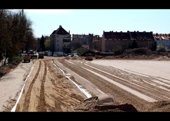 Budowa stadionu lekkoatletycznego [FILM Z DRONA]