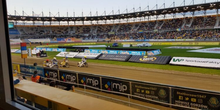 Zacięty mecz i piąte zwycięstwo Stali