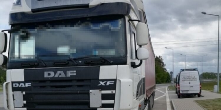 Pijany 58-latek kierował ciężarówką na S3