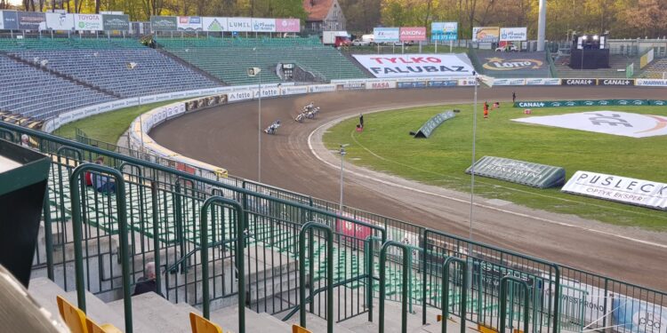 Derby wyrwały się z prognoz, ale tylko na chwilę: Stal pokonała Falubaz