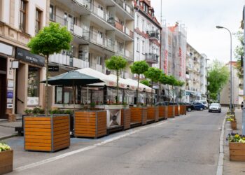 W mieście coraz więcej ogródków gastronomicznych